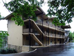 Chalet Apartments in Renton, WA - Foto de edificio - Building Photo