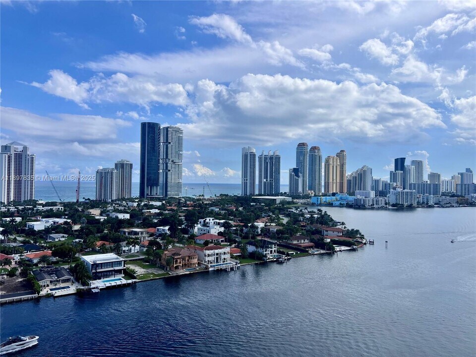 19101 NE 36th Pl in Aventura, FL - Building Photo