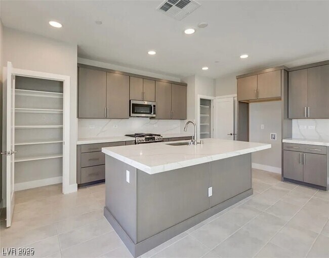 property at 786 Carlon Hls Ave