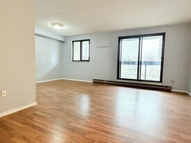 1653 Ouellette Ave in Windsor, ON - Building Photo