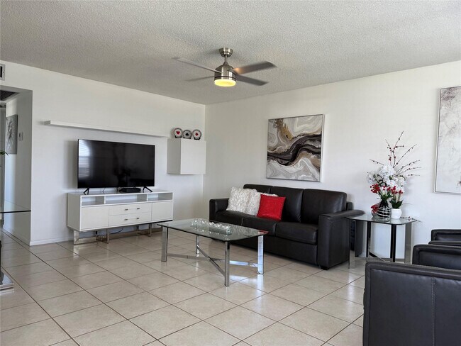 144 Farnham F in Deerfield Beach, FL - Building Photo - Building Photo