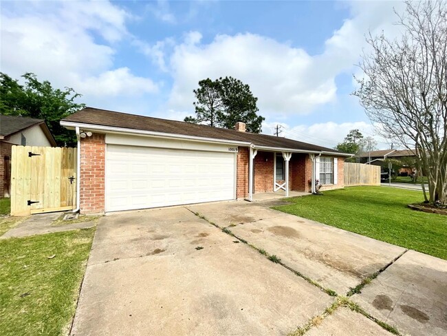 10019 Richtown Ln in Sugar Land, TX - Building Photo - Building Photo