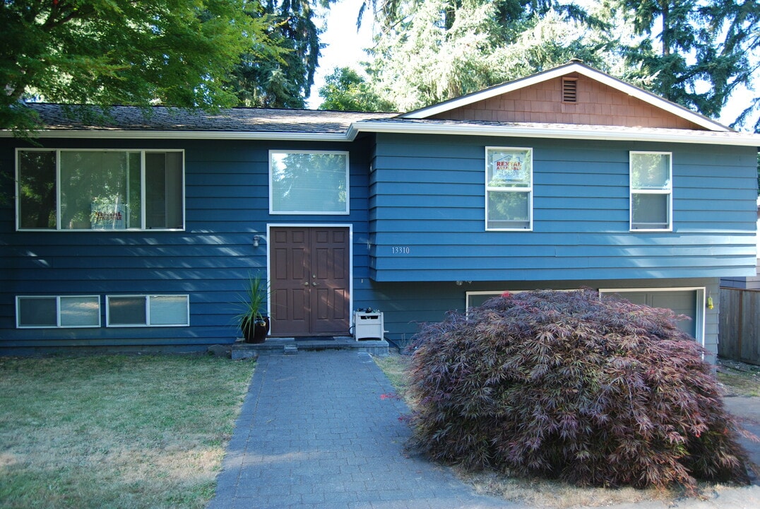 13310 NE 74th St in Redmond, WA - Foto de edificio