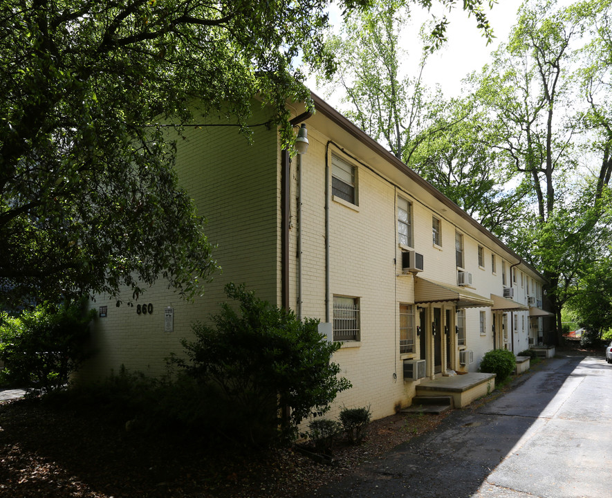 860 Monroe Dr in Atlanta, GA - Building Photo