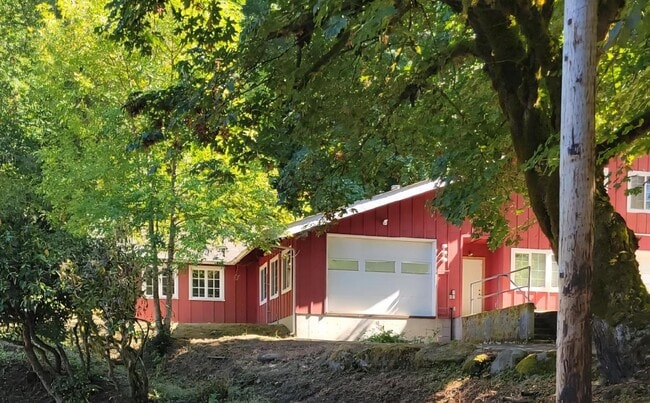 16878 S Clackamas River Dr in Oregon City, OR - Building Photo - Building Photo