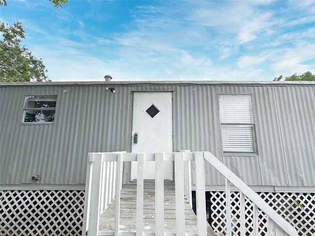 property at 32 Woodlawn Dr