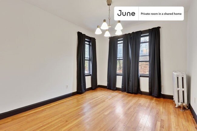 Private bedroom in 4 bed/2.5 bath Home in Boston, MA - Building Photo - Building Photo