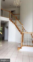 8186 Madrillon Oaks Ct in Vienna, VA - Foto de edificio - Building Photo