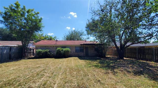 613 Dawn Dr in Garland, TX - Building Photo