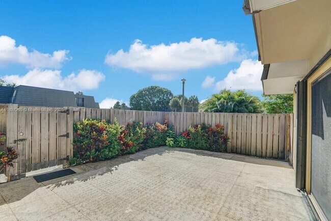 629 6th Way in West Palm Beach, FL - Building Photo - Building Photo