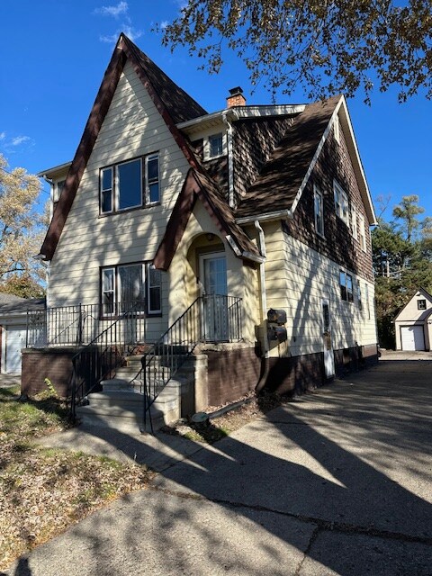 24320 Flower Ave in Eastpointe, MI - Building Photo