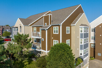 Maple Grove Apartments in Madison, WI - Foto de edificio - Building Photo