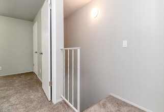 Olympia Townhouses - 211 Pattison in Olympia, WA - Foto de edificio - Interior Photo