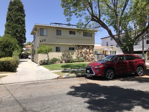 625 E Chestnut St in Glendale, CA - Foto de edificio - Building Photo