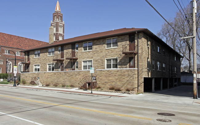 4000-4006 N Farwell Ave in Milwaukee, WI - Building Photo - Building Photo