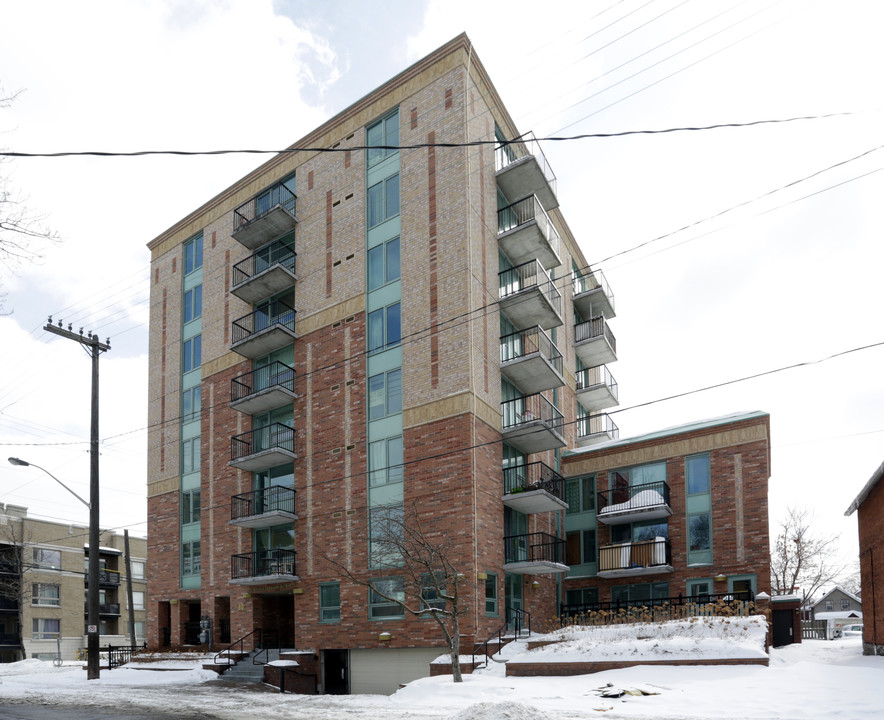 Chinese Community Building in Ottawa, ON - Building Photo