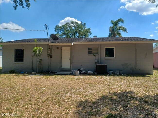 2627 St Charles St in Ft. Myers, FL - Building Photo - Building Photo