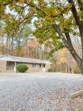 22479 Old Hollywood Rd in Hollywood, MD - Foto de edificio - Building Photo