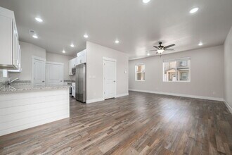 49 475 E in Enterprise, UT - Building Photo - Building Photo