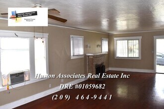 350 N Locust St in Stockton, CA - Foto de edificio - Building Photo