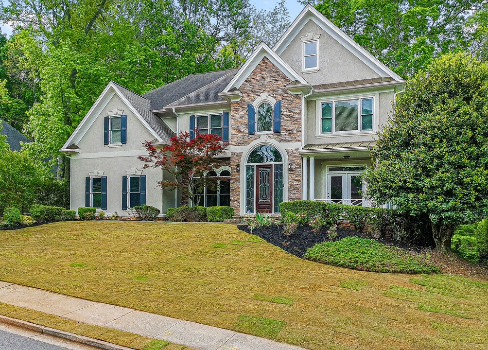 1340 Hillcrest Hts in Alpharetta, GA - Foto de edificio