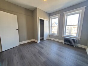 101 Romaine Ave, Unit 3 in Jersey City, NJ - Foto de edificio - Building Photo