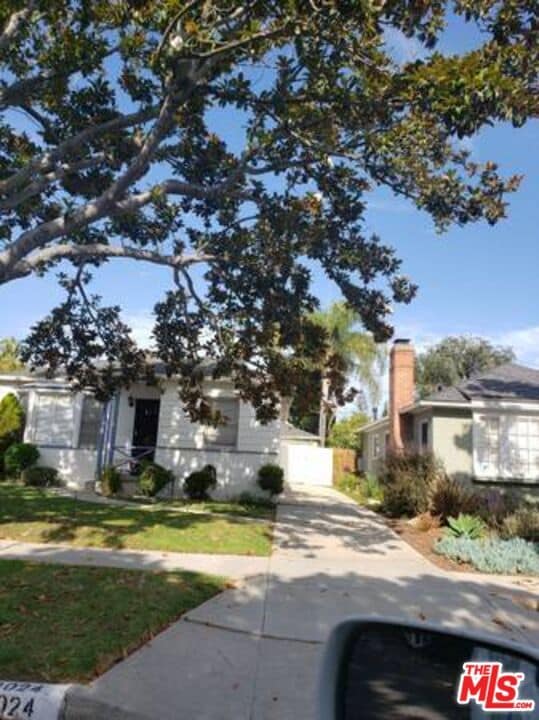 8024 Regis Way in Los Angeles, CA - Building Photo - Building Photo