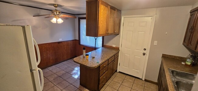 property at 9814 S Oglesby Ave