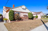 11003 Ardath Ave, Unit 7 in Inglewood, CA - Foto de edificio - Building Photo