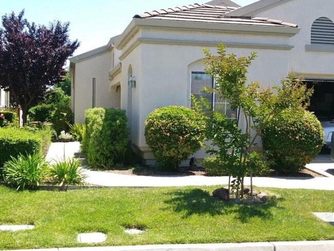 384 Gravenstein Ave in Brentwood, CA - Building Photo - Building Photo