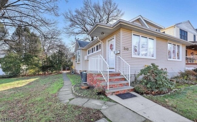 property at 260 Garden Pl