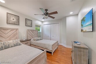 1020 Tivoli Ln in Naples, FL - Foto de edificio - Building Photo