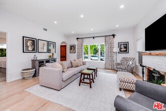 10728 Rochester Ave in Los Angeles, CA - Building Photo - Building Photo