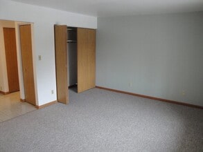 1522 Wisconsin Ave, Unit Apt 2 in Grafton, WI - Building Photo - Building Photo