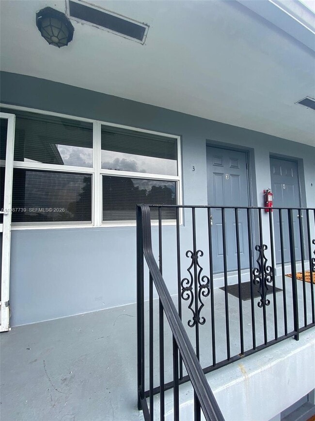 2829 Jackson St in Hollywood, FL - Building Photo - Building Photo