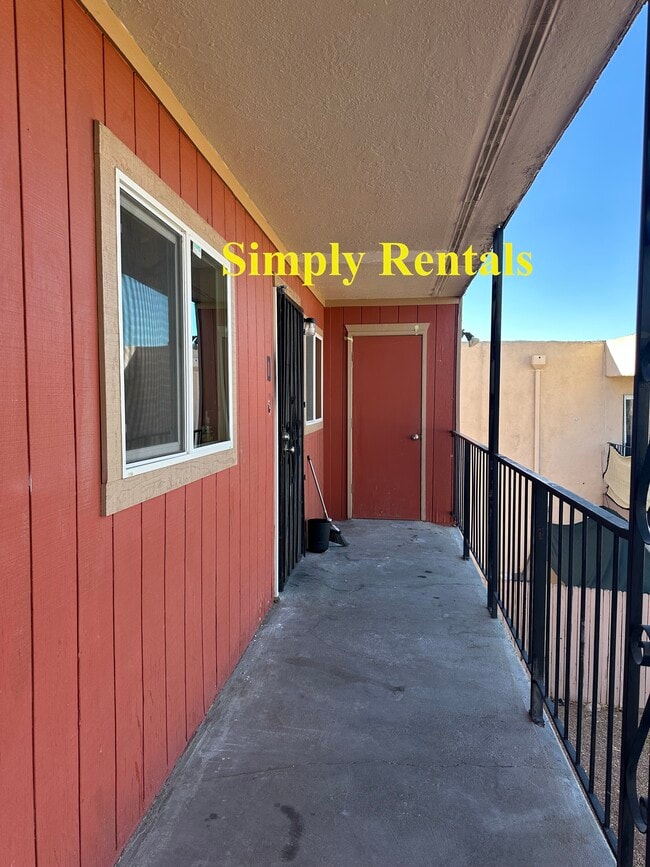1024 Chelwood Park Blvd NE in Albuquerque, NM - Building Photo - Building Photo