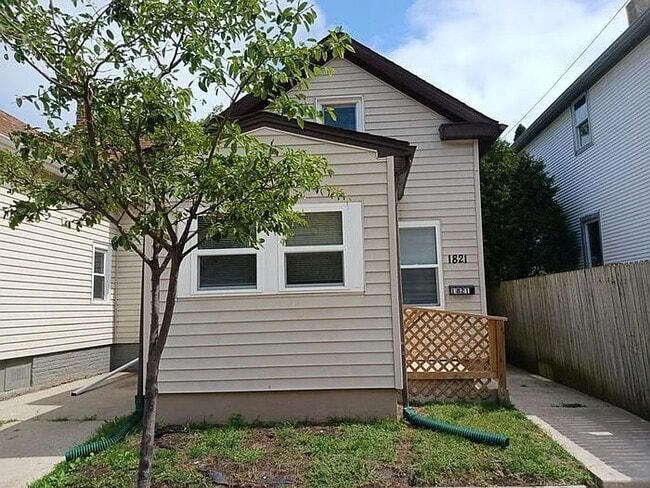 property at 1821 Marquette St