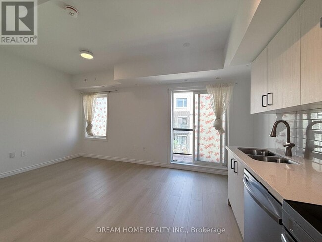 3423 Sheppard Ave E in Toronto, ON - Building Photo - Building Photo