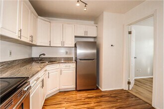 18 College Dr in Edison, NJ - Building Photo - Building Photo