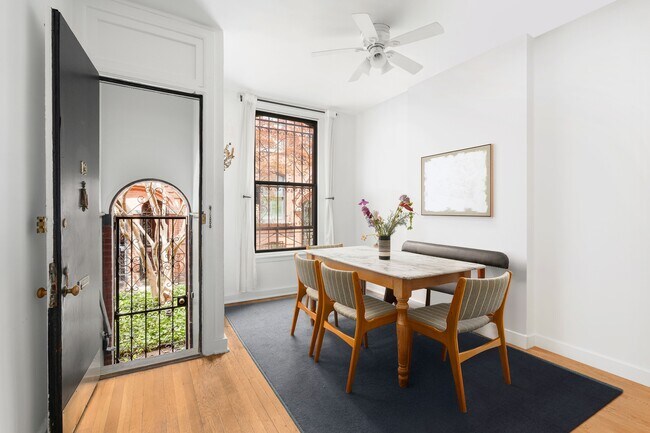 19 Warren Pl in Brooklyn, NY - Building Photo - Building Photo