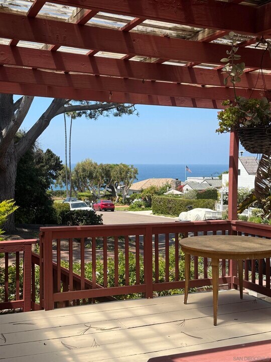950 Stratford Ct in Del Mar, CA - Building Photo