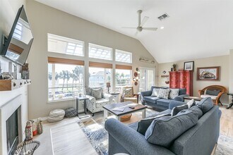 18418 E De Vaca Ln in Galveston, TX - Building Photo - Building Photo