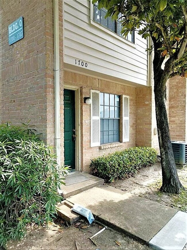 property at 14600 Fonmeadow Dr