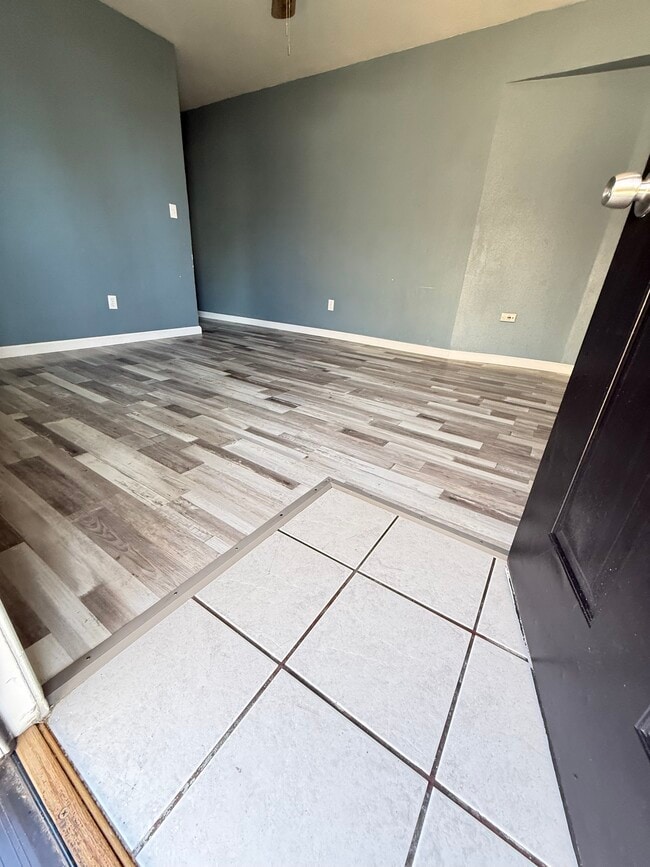 1015 4th St, Unit B in Modesto, CA - Foto de edificio - Building Photo