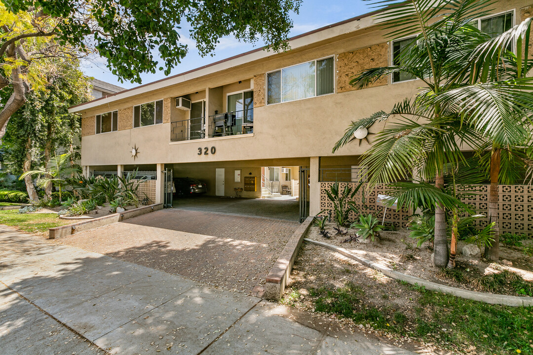 320 E Del Mar Blvd in Pasadena, CA - Foto de edificio