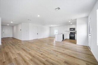 220 California Bnd in Jarrell, TX - Building Photo - Building Photo