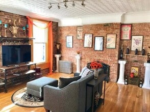 4910 Vernon Blvd, Unit 3F in Long Island City, NY - Foto de edificio - Building Photo