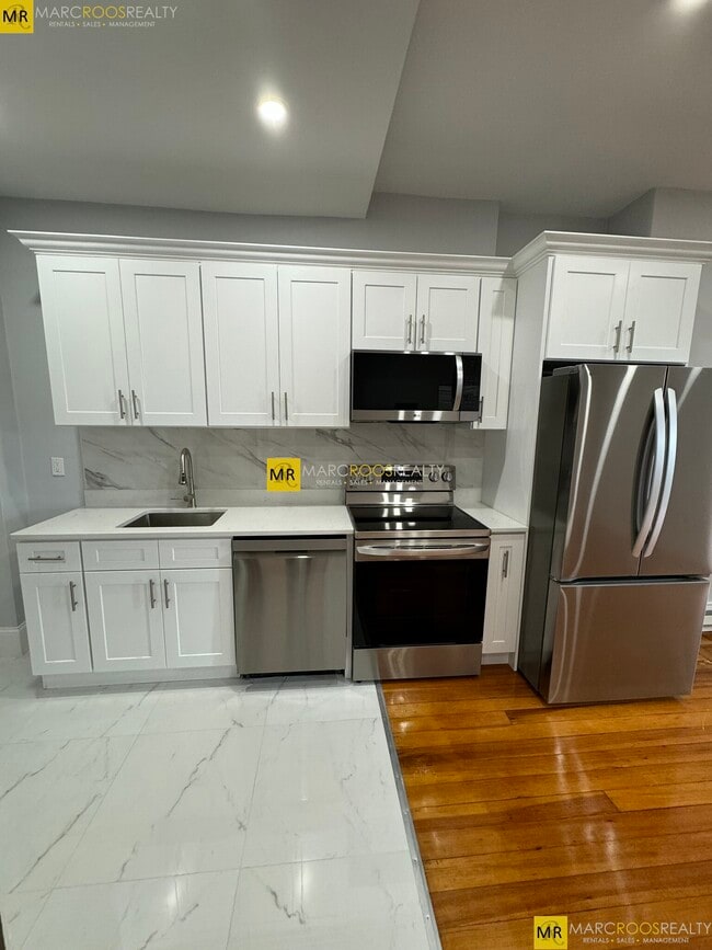 474 Commonwealth Avenue, Unit 9 in Boston, MA - Foto de edificio - Building Photo