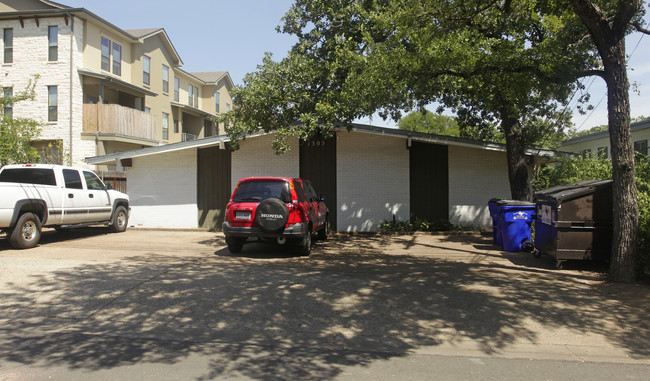 1302 Norwalk Ln in Austin, TX - Building Photo - Building Photo