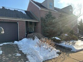 1 Harding Pl in Glen Head, NY - Building Photo